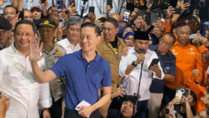 Mantan Menteri Perdagangan (Mendag) Thomas Trikasih Lembong atau Tom Lembong saat keluar dari Rutan Kelas I Cipinang, Jakarta Timur, Jumat, 1/8/2025 malam | Ari Kurniansyah/Forum Keadilan