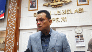 Wakil Ketua Badan Legislasi (Baleg) DPR RI, Martin Manurung, membantah anggapan bahwa perubahan sistem Rapat Dengar Pendapat Umum (RDPU) dari tatap muka menjadi hybrid (online dan offline) dilakukan akibat adanya aksi unjuk rasa di depan Gedung DPR/MPR RI, Kamis, 28/8/2025 | Novia Suhari