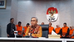 Ketua KPK Setyo Budiyanto saat mengumumkan para tersangka kasus pemerasan sertifikasi K3 Kementerian Ketenagakerjaan (Kemnaker) yang salah satunya Wamenaker Immanuel Ebenezer alias Noel di Gedung KPK, Jakarta, Jumat, 22/8/2025 | Muhammad Reza/Forum Keadilan
