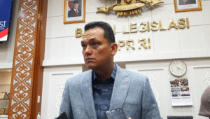 Wakil Ketua Badan Legislasi (Baleg) DPR RI Martin Manurung membantah anggapan bahwa perubahan sistem Rapat Dengar Pendapat Umum (RDPU) dari tatap muka menjadi hybrid (online dan offline) dilakukan akibat adanya aksi unjuk rasa di depan Gedung DPR/MPR RI, Kamis, 28/8/2025 | Novia Suhari/Forum Keadilan