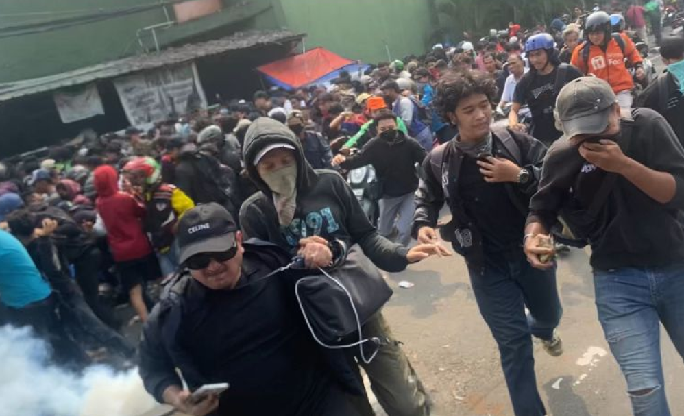 Aksi Demo Kembali Ricuh di Gerbang Pancasila Gedung DPR, Aparat Tembaki Gas Air Mata