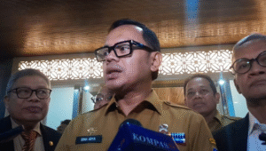 Wakil Menteri Dalam Negeri (Wamendagri) Bima Arya menegaskan Kementerian Dalam Negeri (Kemendagri) telah menerbitkan Surat Edaran (SE) terkait penyesuaian Pajak Bumi dan Bangunan Perdesaan dan Perkotaan (PBB P2) yang mengalami kenaikan di sejumlah daerah di Kompleks Parlemen, Senayan, Jakarta Pusat, Senin, 25/8/2025 | Novia Suhari/Forum Keadilan