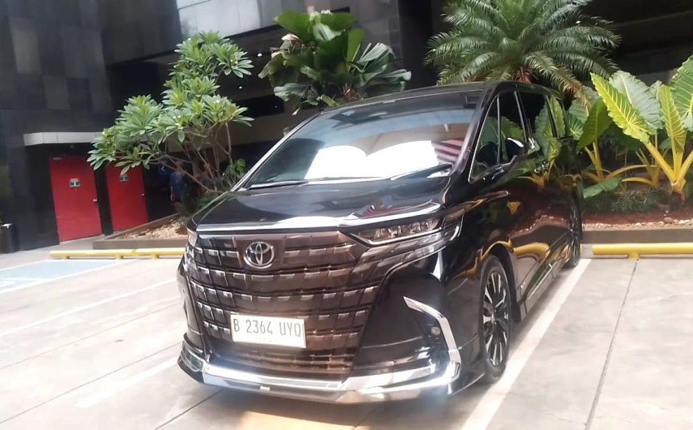 KPK Geledah Rumah Dinas Noel di Pancoran, Sita 4 Ponsel dan Mobil Alphard
