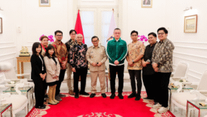 Gubernur Jakarta Pramono Anung (tengah), anggota DPRD Jakarta dari Fraksi PDI Perjuangan Hardiyanto Kenneth (kanan), saat melakukan pertemuan, | Ist