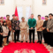 Gubernur Jakarta Pramono Anung (tengah), anggota DPRD Jakarta dari Fraksi PDI Perjuangan Hardiyanto Kenneth (kanan), saat melakukan pertemuan, | Ist