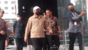 Bupati Kolaka Timur Abdul Azis, tiba di Gedung Merah Putih Komisi Pemberantasan Korupsi (KPK), Jakarta, Jumat, 8/8/2025 sore | Muhammad Reza/Forum Keadilan