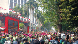 Massa kembali Geruduk Mako Brimob, serang menggunakan petasan, Jumat, 29/8/2025 | Syahrul Baihaqi/Forum Keadilan