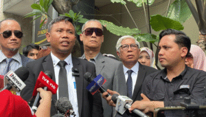 Pengacara Roy Suryo Cs, Ahmad Khozinudin, di Polda Metro Jaya, Senin, 11/8/2025 | Ist