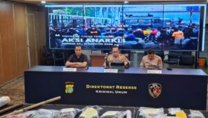 Polisi menetapkan total 43 orang sebagai tersangka terkait dugaan aksi anarkis yang terjadi di empat Tempat Kejadian Perkara (TKP) penjarahan, kepada media di Polda Metro Jaya, Kamis 4/9/2025. | Ari Kurniansyah/ Forum Keadilan