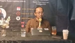 Kepala Divisi Hukum ICW Wana Alamshah dalam diskusi Iwakum di Jakarta, Jumat, 19/9/2025 | Syahrul Baihaqi/Forum Keadilan