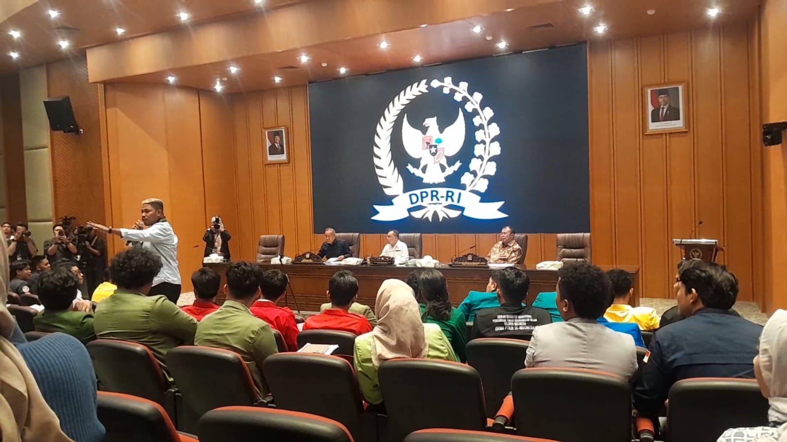Tuntut Pembebasan Pendemo, Mahasiswa Desak Dasco Telepon Kapolri saat Audiensi