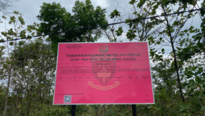 Penyidik Jampidsus Kejagung melakukan pemasangan plang sita di tanah Bos Sritex Iwan Setiawan Lukminto | Ist