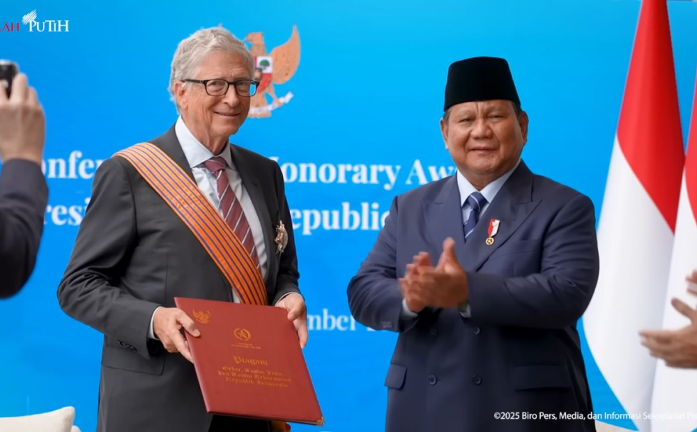 Prabowo Anugerahkan Bill Gates Bintang Jasa Utama Atas Jasanya Bagi Kesejahteraan Manusia