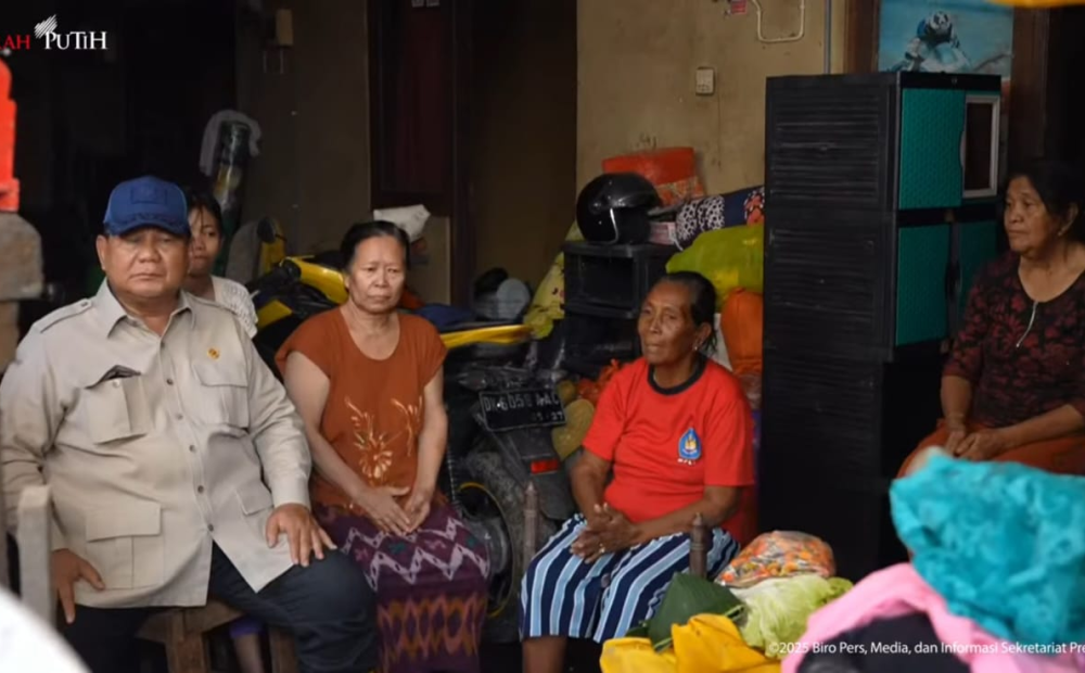 Tiba di Bali, Prabowo Dengarkan Curhat Warga Korban Banjir