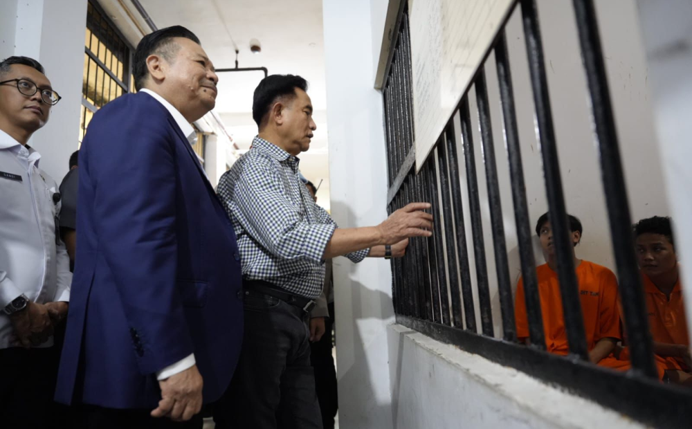 Yusril Tinjau Kondisi Tahanan Pasca Demonstrasi Akhir Agustus, Pastikan Hak Asasi Terpenuhi