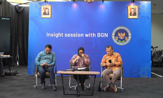Keracunan MBG di Banyak Wilayah, Wakil Kepala BGN Minta Maaf Sambil Menangis