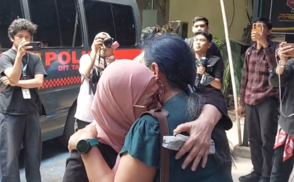 Sejumlah Aktivis HAM Temani Keluarga Jenguk Delpedro, Sang Ibu: Anak Saya Hanya Bela Rakyat!
