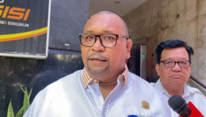 Adrianus Agal, kuasa hukum pelaku penculikan Kepala Cabang (Kacab) Bank Badan Usaha Milik Negara (BUMN) Mohamad Ilham Pradipta di depan Direktorat Perawatan Tahanan dan Barang Bukti, Polda Metro Jaya, Rabu, 10/9/2025 | Ari Kurniansyah/Forum Keadilan