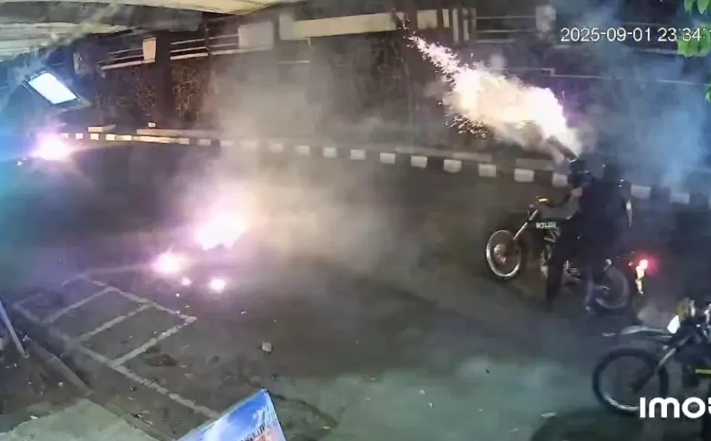 Polisi Buka Suara Terkait Penembakan Gas Air Mata di Area Kampus Unisba dan Unpas