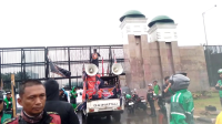 Gabungan Aksi Roda Dua Indonesia (GARDA) menggelar demonstrasi di depan Gedung DPR RI, Rabu, 17/9/2025 | Muhammad Reza/Forum Keadilan