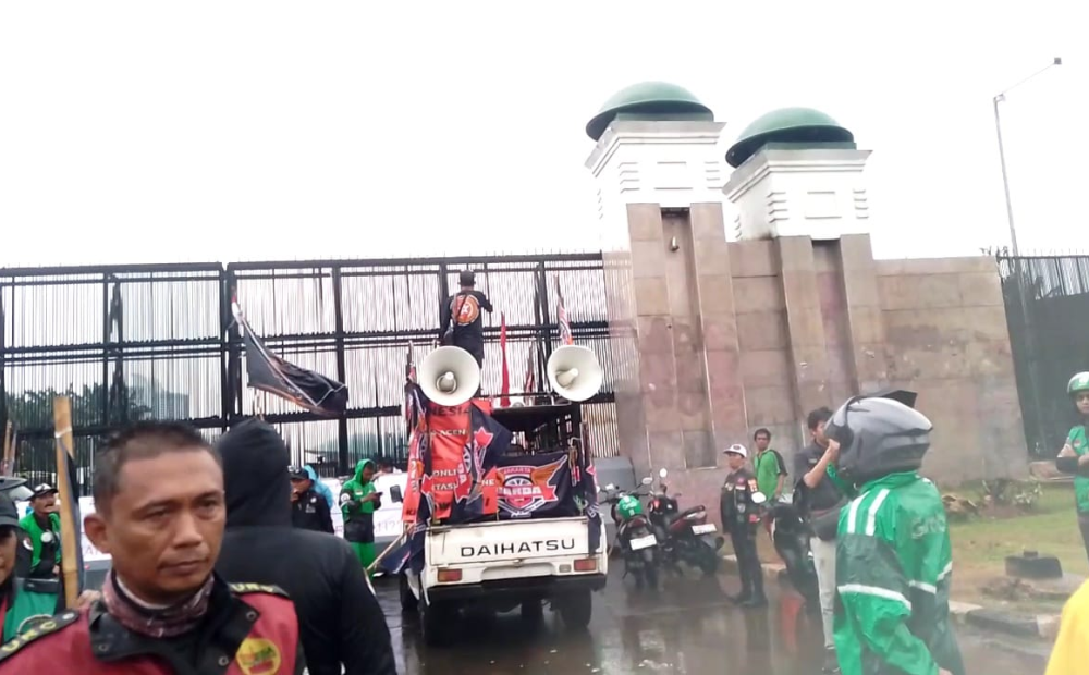 Driver Ojol Gelar Aksi di DPR, Desak RUU Transportasi Online Masuk Prolegnas