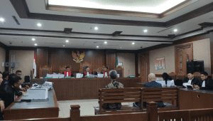 Bekas Dirut PT Taspen Antonius N.S Kosasih dan Direktur Utama Insight Investments Management (IIM) Ekiawan Heri Primaryanto menghadapi sidang tuntutan di Pengadilan Tipikor Jakarta, Kamis, 18/9/2025 | Syahrul Baihaqi/Forum Keadilan