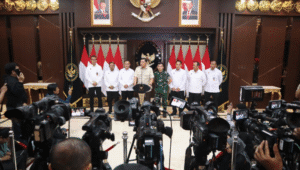 Menteri Koordinator Bidang Politik dan Keamanan (Menko Polkam) ad interim, Sjafrie Sjamsoeddin menggelar rapat perdana bersama pejabat utama Kemenko Polkam. Entry briefing ini digelar di Ruang Bima, Kantor Kemenko Polkam, Selasa, 9/9/2025. | Web Kemenko Polkam RI
