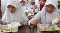 Siswa Sekolah Mengkonsumsi Program Makan Bergizi Gratis | Dok Badan Gizi Nasional