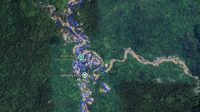Keberadaan deretan tenda biru penambang emas tanpa izin (PETI) di kawasan Taman Nasional Gunung Halimun Salak (TNGHS) yang muncul dari citra satelit Google Maps | Ist