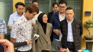 Penyanyi Lesti Kejora, saat memberikan keterangan kepada media di Polda Metro Jaya, Rabu, 8/10/2025 | Ari Kurniansyah/Forum Keadilan