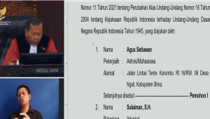 Hakim Mahkamah Konstitusi (MK) Arsul Sani saat membacakan pertimbangan di Gedung MK, Kamis, 16/10/2025 | YouTube Mahkamah Konstitusi