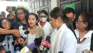 Istri Nadiem Makarim di Pengadilan Negeri Jakarta Selatan, Senin, 13/10/2025 | Syahrul Baihaqi/Forum Keadilab