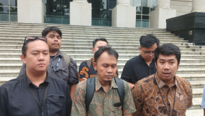 Koalisi Masyarakat Sipil usai ajukan permohonan uji materiil UU TNI ke Mahkamah Konstitusi, Kamis, 23/10/2025 | Syahrul Baihaqi/Forum Keadilan