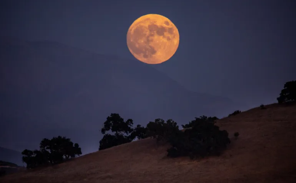 Keajaiban Super Harvest Moon di Langit Malam