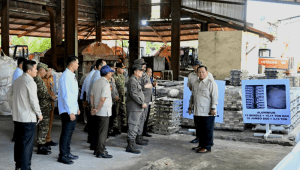 Presiden Prabowo Saksikan Langsung Penyerahan Aset Barang Rampasan Negara dari Tambang Ilegal kepada PT Timah, Senin, 6 Oktober 2025 | Dok BPMI Setpres/Cahyo