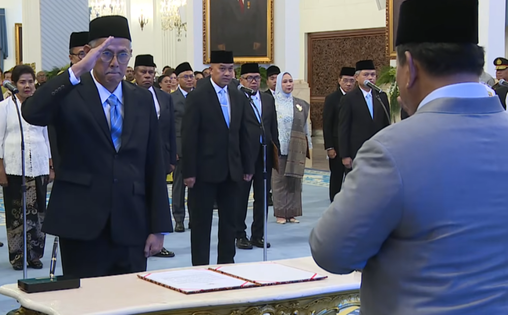Prabowo Lantik Anggito Abimanyu Jadi Ketua DK LPS