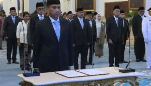 Presiden Prabowo Subianto melantik Akhmad Wiyagus sebagai Wakil Menteri Dalam Negeri (Wamendagri), di Istana Negara, di Jakarta, Rabu, 8/10/2025. | YouTube Sekretariat Presiden