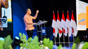 Menteri Energi dan Sumber Daya Mineral (ESDM), Bahlil Lahadalia, saat menjadi pembicara utama di Investor Daily Summit 2025, di Jakarta, Kamis, 9/10/2025. | Dok Kementerian ESDM