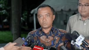 Menteri Sekretariat Negara (Mensesneg), Prasetyo Hadi, saat memberikan keterangan pers di Kertanegara, Jakarta, Minggu, 12/10/2025. | YouTube Sekretariat Presiden