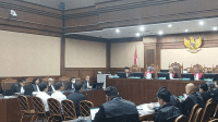 Tiga terdakwa kasus korupsi tata kelola minyak mentah di Pengadilan Tipikor Jakarta, Senin, 20/10/2025. | Syahrul Baihaqi/ Forum Keadilan