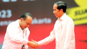 Ketua Umum Pro Jokowi (Projo), Budi Arie Setiadi, dan Presiden ke-7 RI Joko Widodo (Jokowi). | Ist