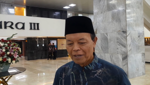 Anggota Komisi VIII DPR RI Hidayat Nur Wahid (HNW) di Kompleks Parlemen, Senayan, Jakarta, Jumat, 24/10/2025 | Novia Suhari/Forum Keadilan