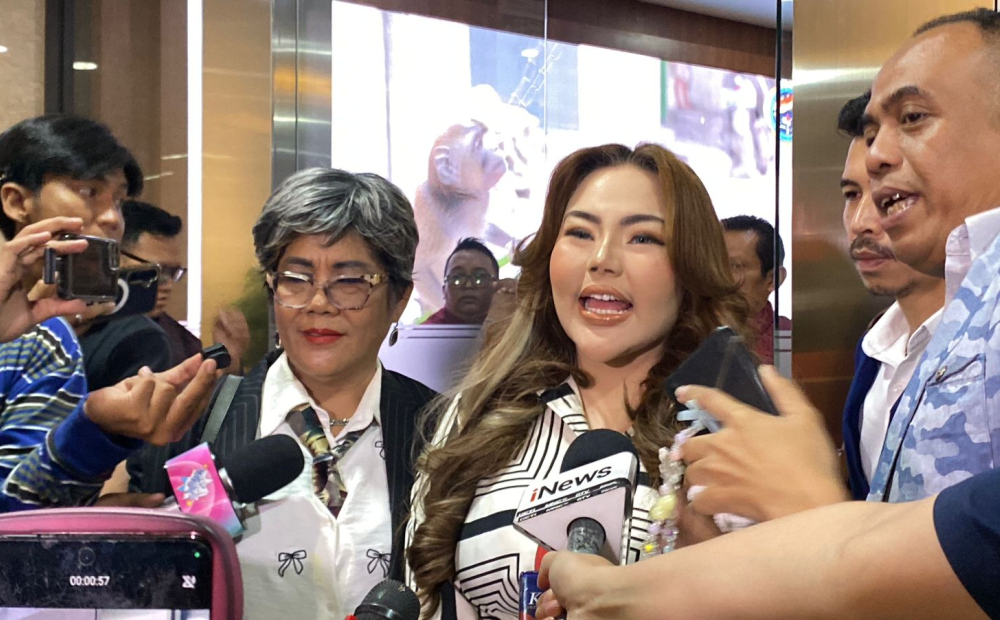 Bersatatus Tersangka, Lisa Mariana Penuhi Panggilan Polisi