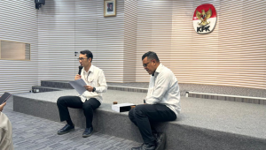 Juru Bicara KPK Budi Prasetyo (kiri) dan Kasatgas JPU KPK Greafik Loserte (Kanan), di Gedung Merah Putih KPK, Jakarta, Rabu, 15/10/2025 | Muhammad Reza/Forum Keadilan