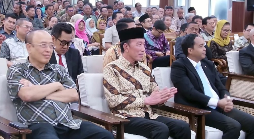 Hadir Dies Natalis ke-62 Fakultas Kehutanan UGM, Jokowi Dipuji Rektor hingga Menhut Raja Juli