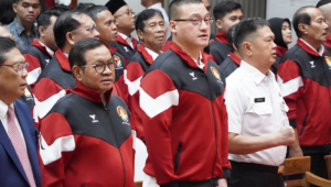Ketua Umum Percasi DKI Jakarta Hardiyanto Kenneth (tengah), Gubernur DKI Jakarta Pramono Anung (kiri) | Ist