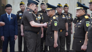 Jaksa Agung ST Burhanuddin melantik Jaksa Agung Muda Bidang Pembinaan (Jambin) Hendro Dewanto di Gedung Kejagung, Kamis, 2/10/2025 | Ist
