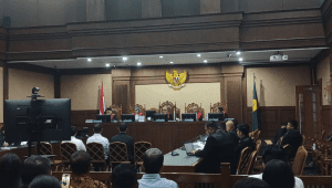 Tiga terdakwa kasus korupsi tata kelola minyak mentah di Pengadilan Tipikor Jakarta, Senin, 20/10/2025 | Syahrul Baihaqi/Forum Keadilan