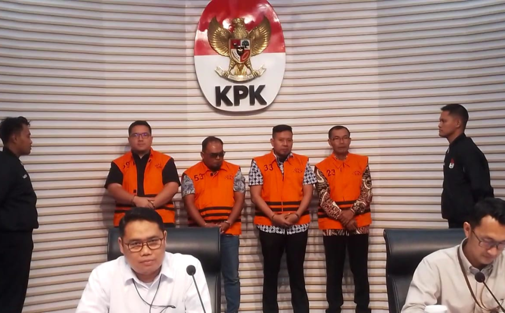 KPK Tahan Empat Tersangka Kasus Suap Dana Hibah Pokmas Jawa Timur
