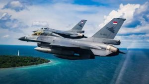 Jet tempur F-16 TNI AU yang melaksanakan misi close air support dalam operasi pendaratan amfibi | Dok. @militer.udara